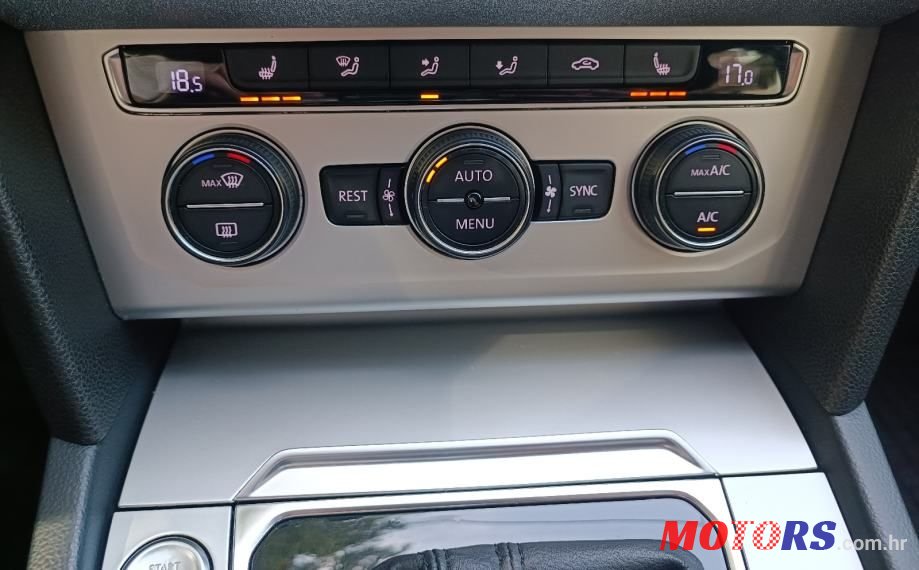 2015' Volkswagen Passat Variant photo #4