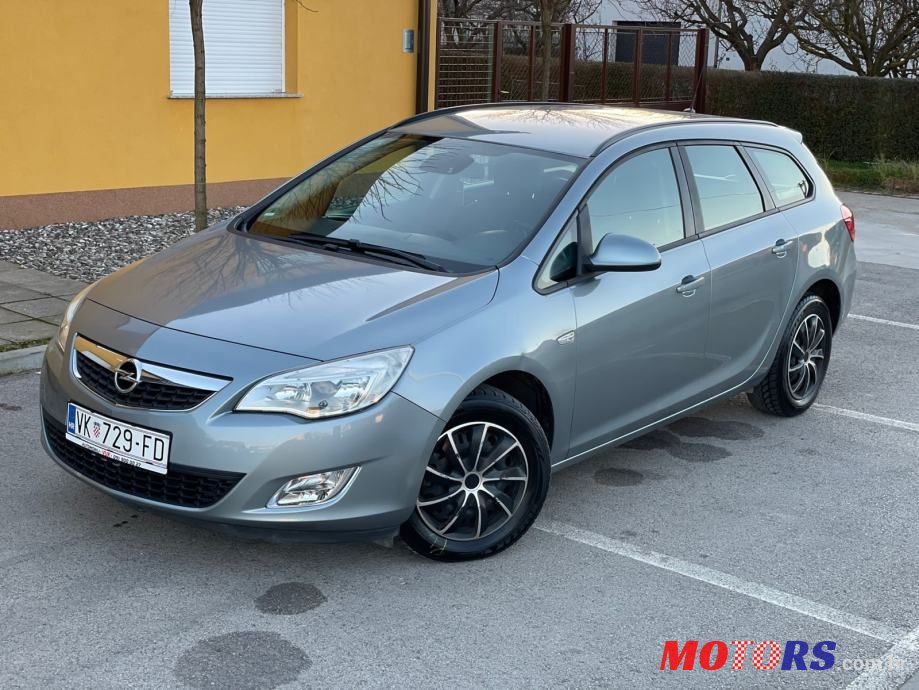 2011' Opel Astra Karavan photo #3