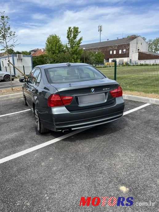 2011' BMW Serija 3 318D photo #2