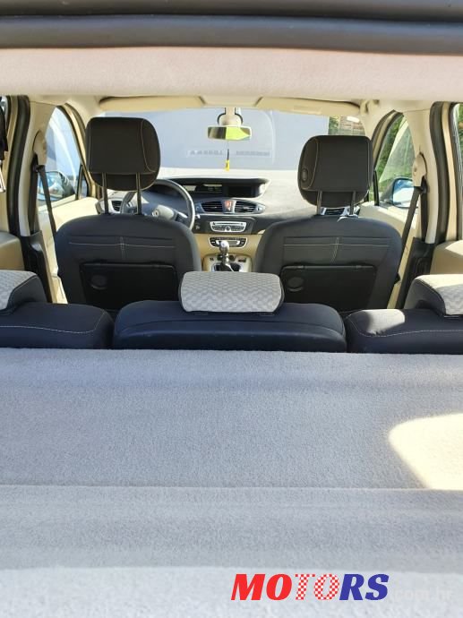 2011' Renault Scenic 1,5 Dci photo #6