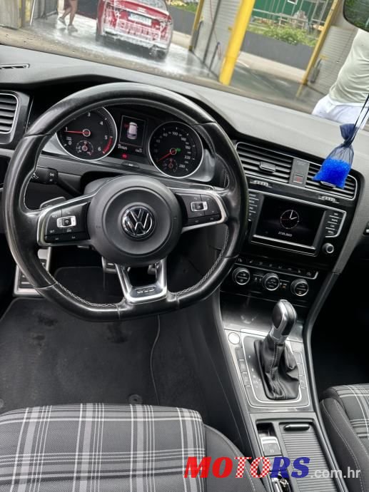 2016' Volkswagen Golf 7 Gtd photo #2