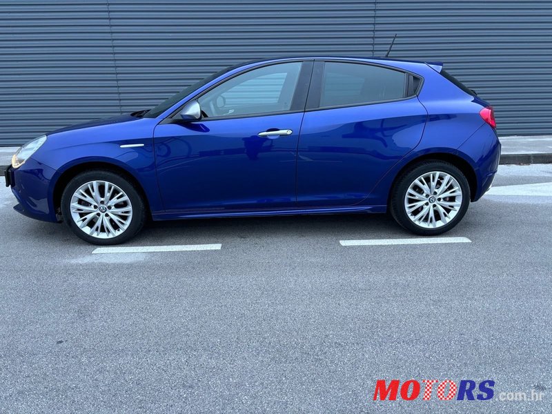2017' Alfa Romeo Giulietta photo #1