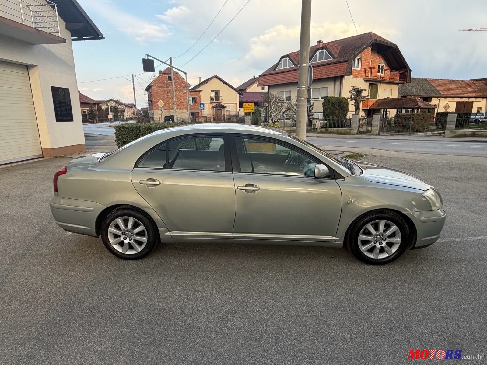 2004' Toyota Avensis 2,0 D-4D photo #5