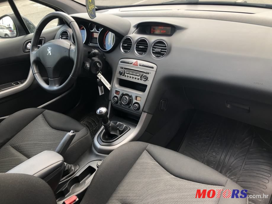 2013' Peugeot 308 photo #5