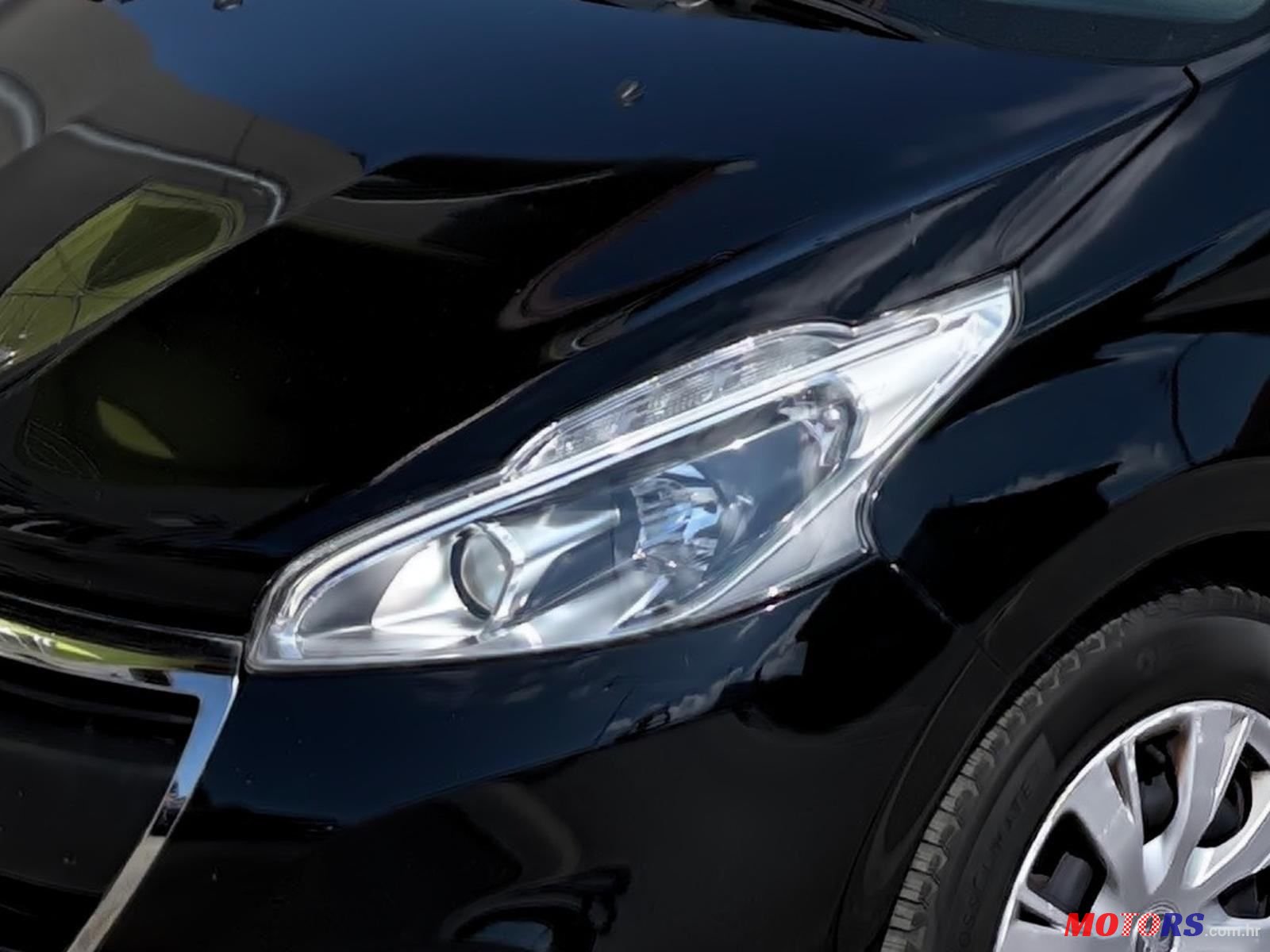 2019' Peugeot 208 1,2 Puretech photo #2