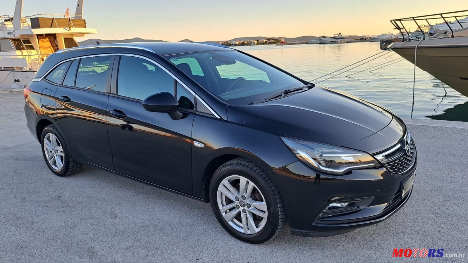 2018' Opel Astra 1.4 T photo #1