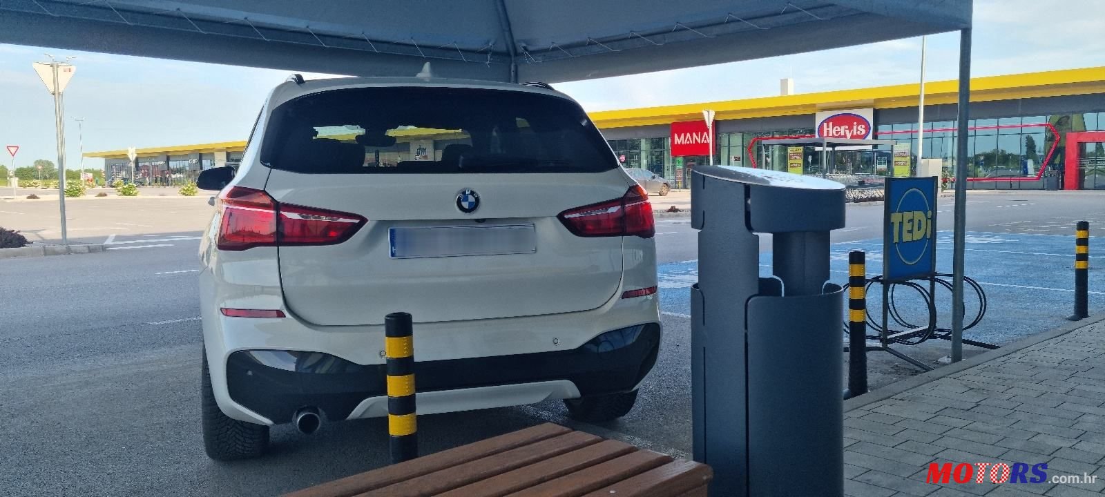 2017' BMW X1 18D photo #3