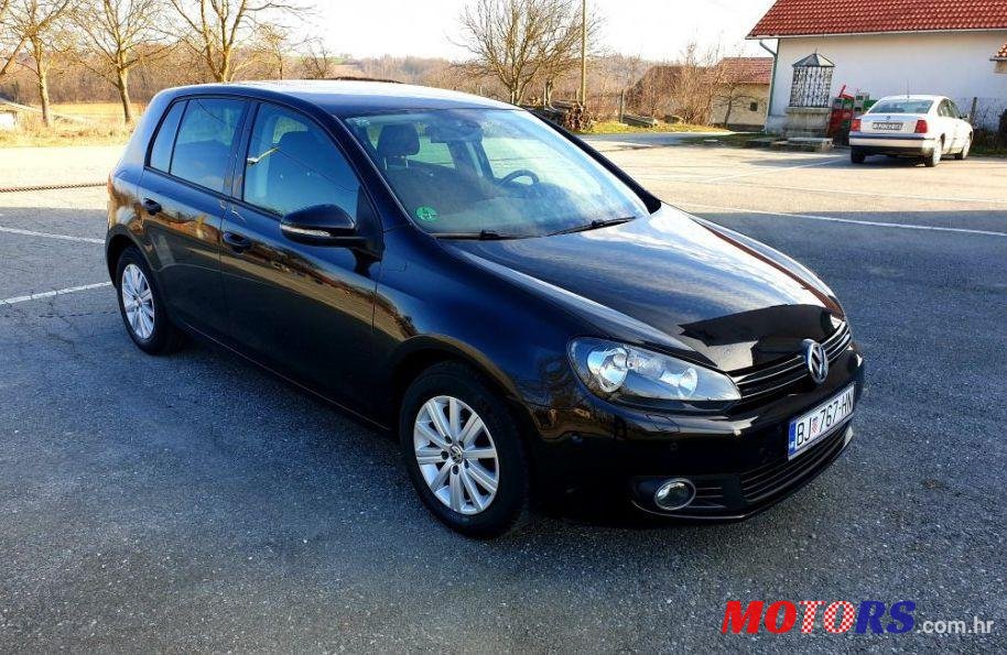 2010' Volkswagen Golf VI 1,6 Tdi photo #1