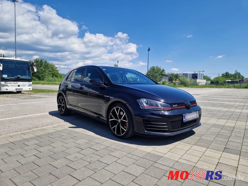 2015' Volkswagen Golf VII 2.0 Gti photo #2