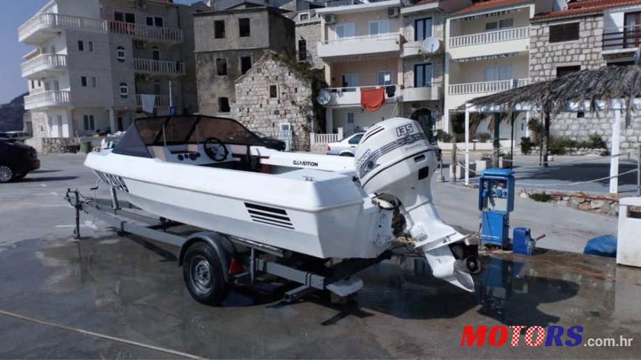 2000' Glastron photo #1