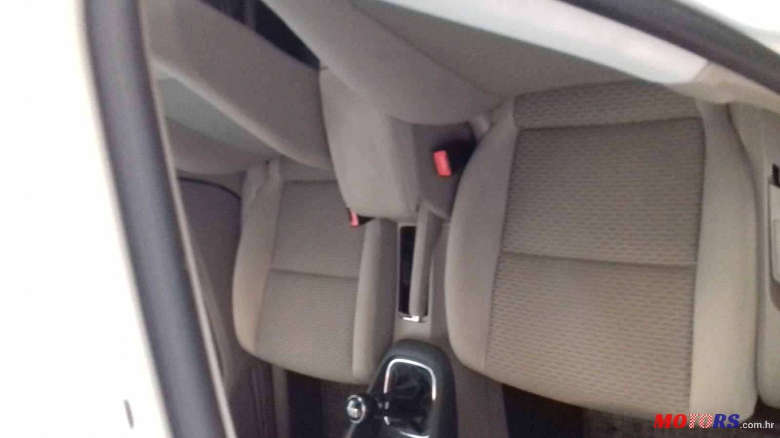 2010' Volkswagen Golf VI 1.6 tdi photo #7