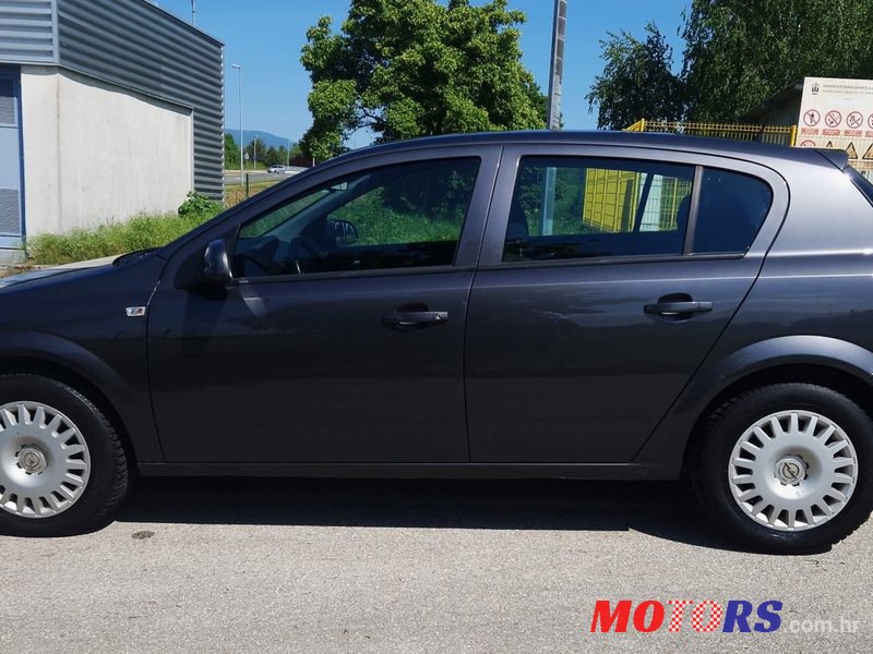 2010' Opel Astra 1,4 photo #2