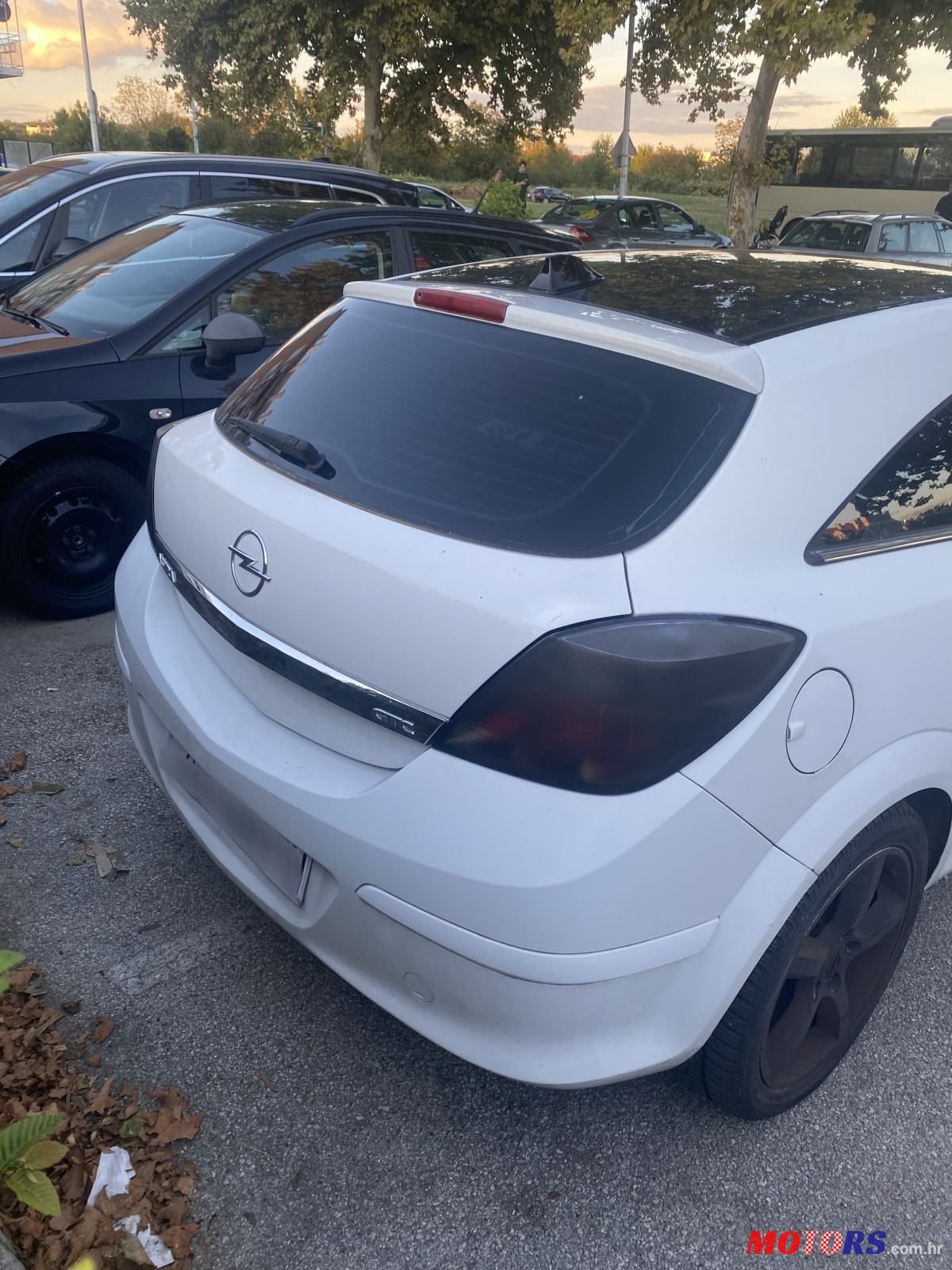 2006' Opel Astra Coupe 1.9 Gtc photo #2