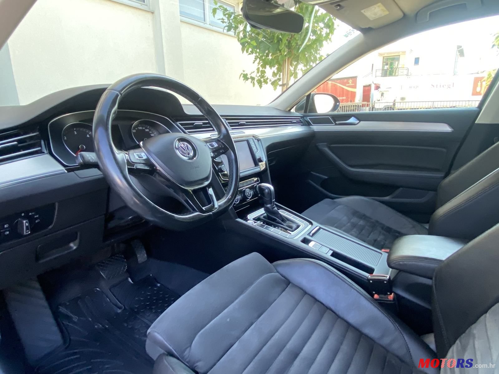 2017' Volkswagen Passat Variant photo #4