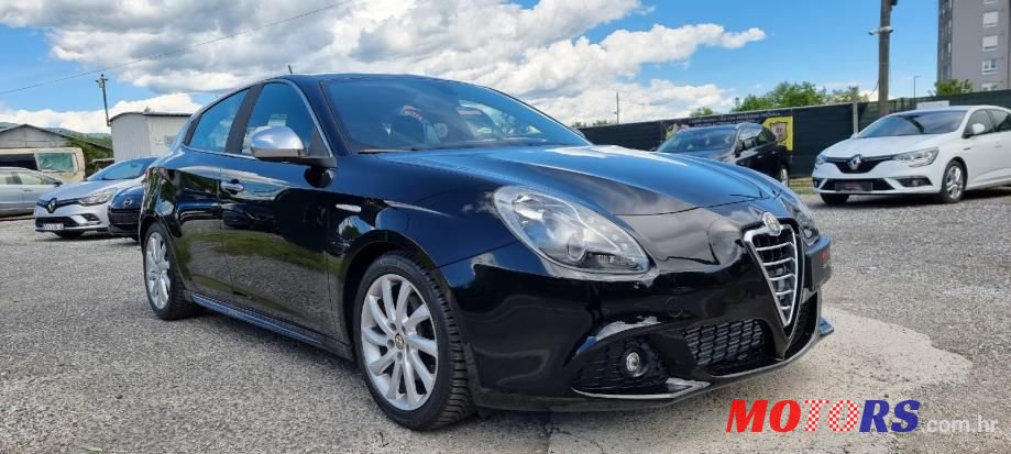 2012' Alfa Romeo Giulietta photo #2