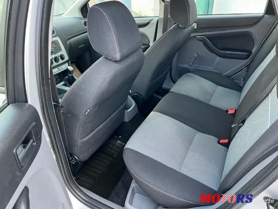 2010' Ford Focus Karavan photo #5