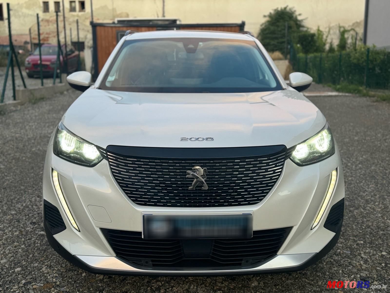 2020' Peugeot 2008 1,5 Bluehdi photo #2