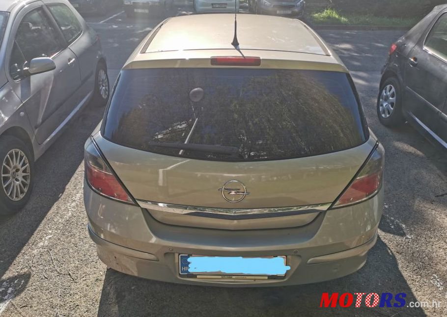 2007' Opel Astra photo #1