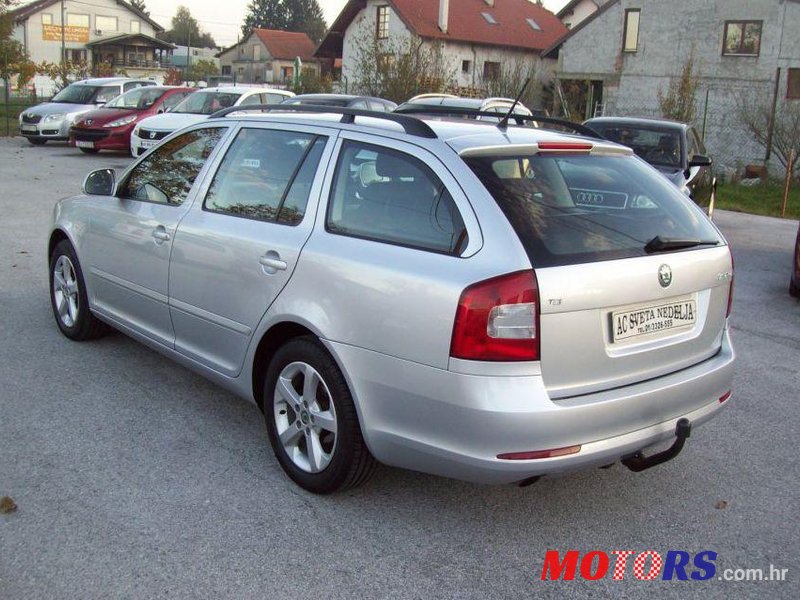 2011' Skoda Octavia Combi 1,6 Tdi photo #2