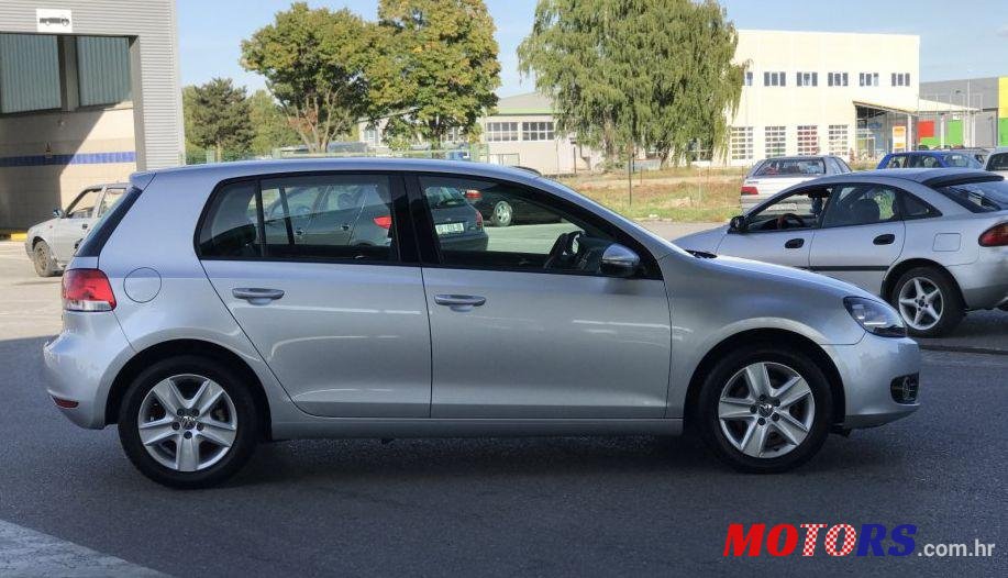 2010' Volkswagen Golf VI 1,6 Tdi photo #1