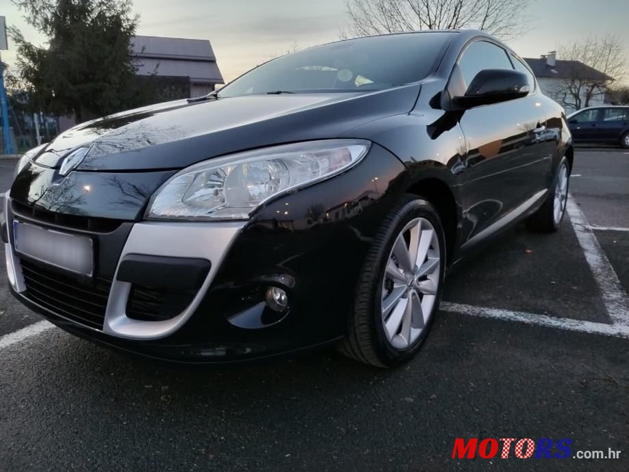 2009' Renault Megane Coupe photo #1