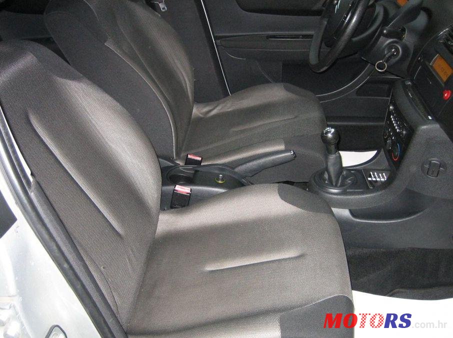 2005' Citroen C4 1.4 16V photo #2