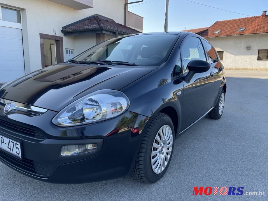 2012' Fiat Punto Evo photo #1