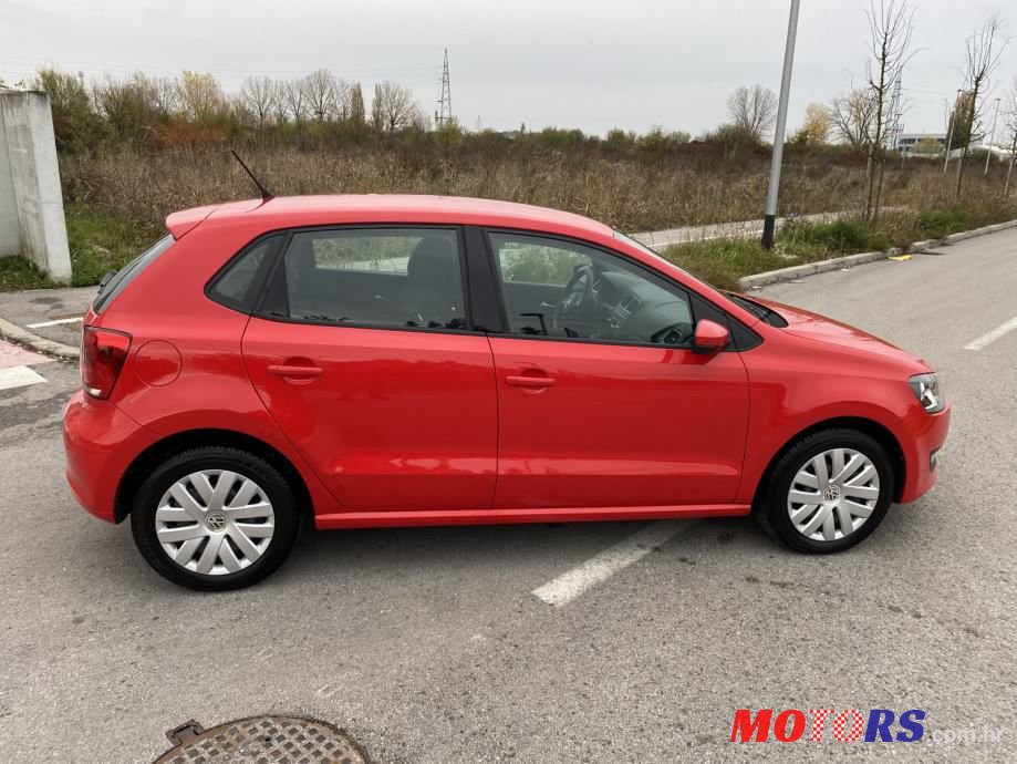 2010' Volkswagen Polo photo #5