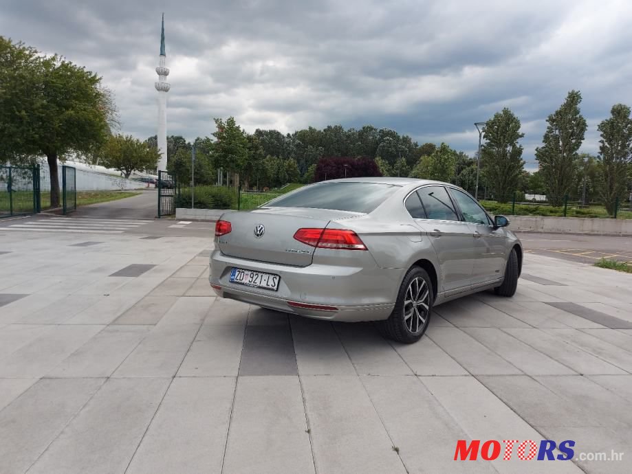 2015' Volkswagen Passat photo #4