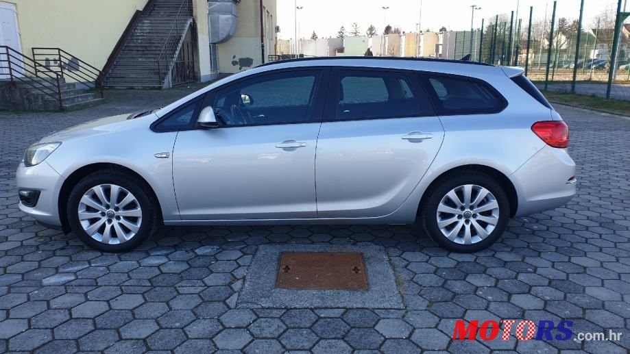 2015' Opel Astra Karavan photo #5