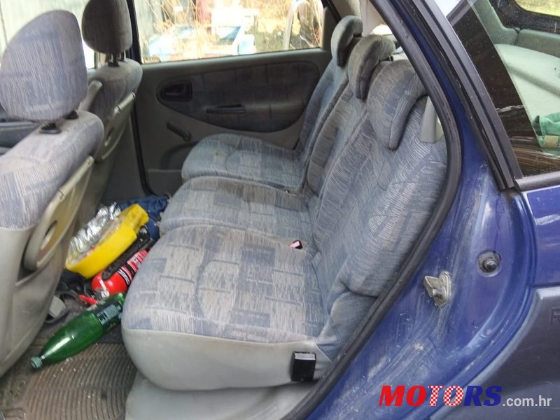 2001' Renault Scenic 2,0 16V photo #2