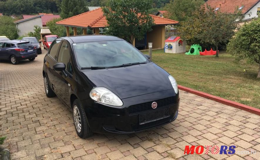 2010' Fiat Grande Punto 1,2 8V photo #1