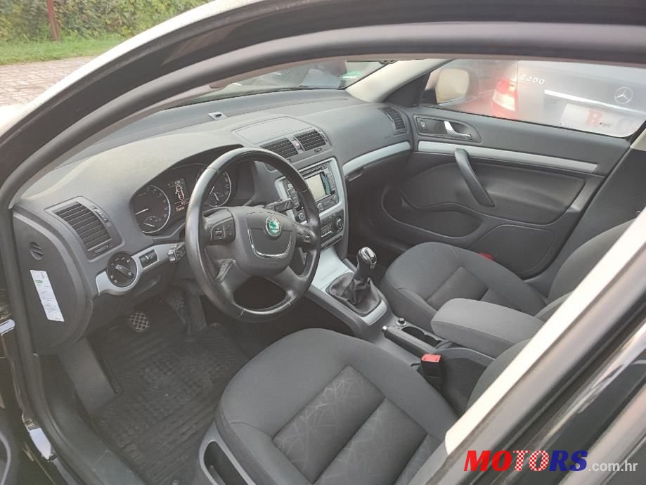 2012' Skoda Octavia Combi photo #5