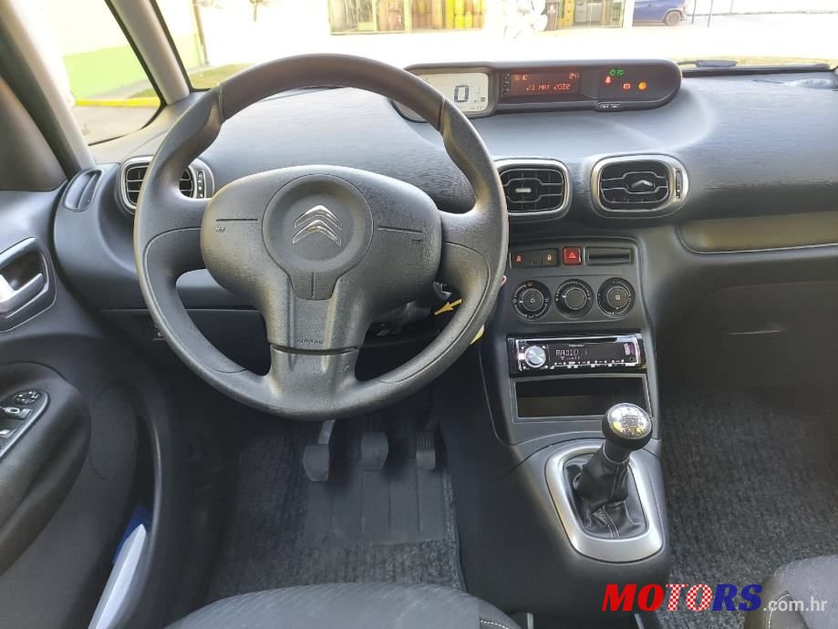 2015' Citroen C3 Picasso photo #5