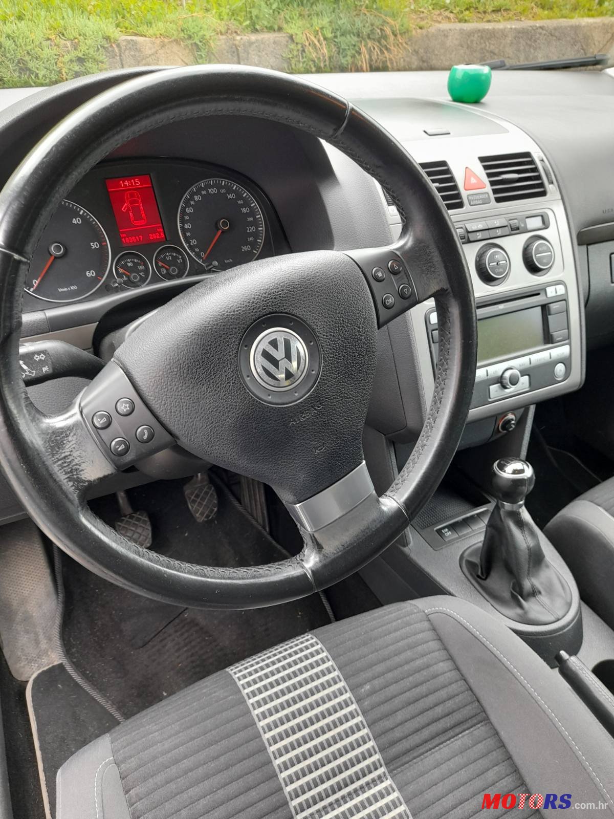 2009' Volkswagen Touran photo #7