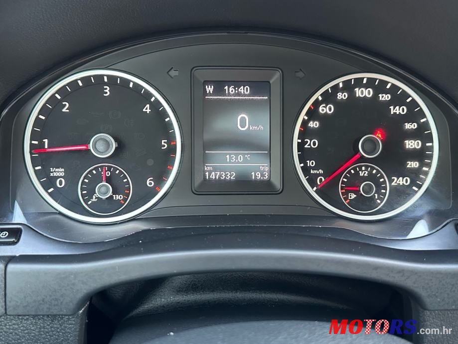 2016' Volkswagen Tiguan photo #6