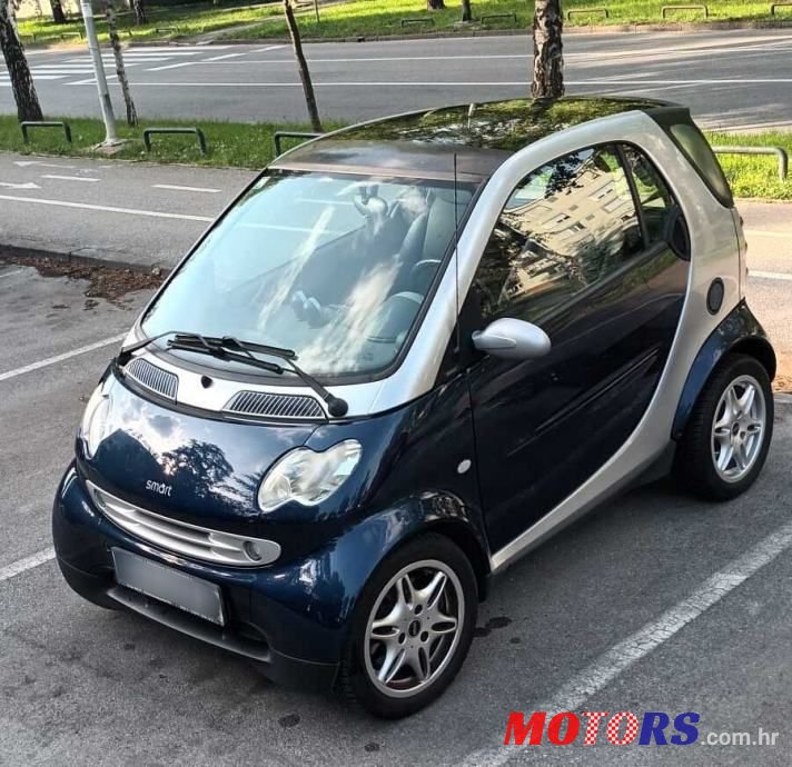 2003' Smart Fortwo Passion Softtouch photo #2