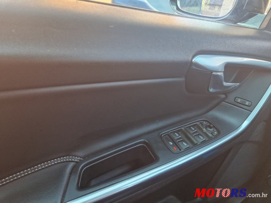 2017' Volvo V60 D3 photo #6