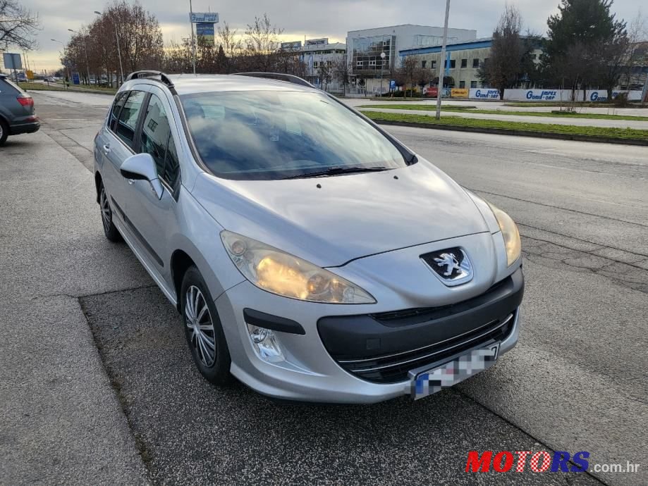 2011' Peugeot 308 Sw photo #2