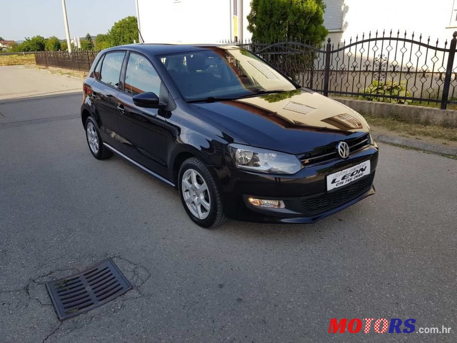 2011' Volkswagen Polo photo #2