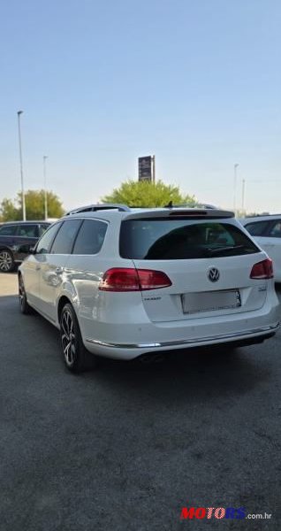 2011' Volkswagen Passat Variant photo #4