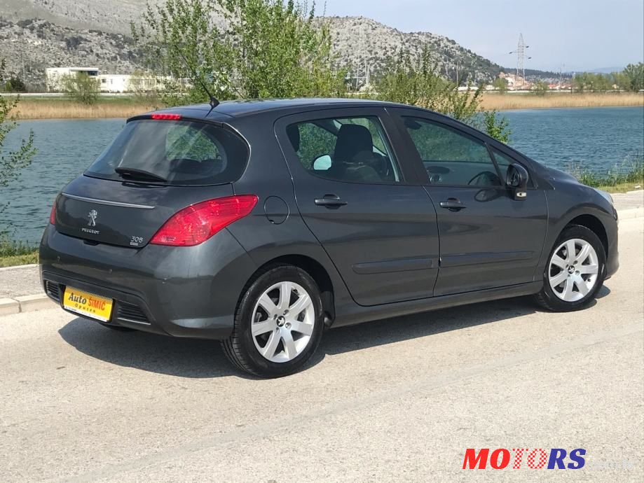 2012' Peugeot 308 photo #6