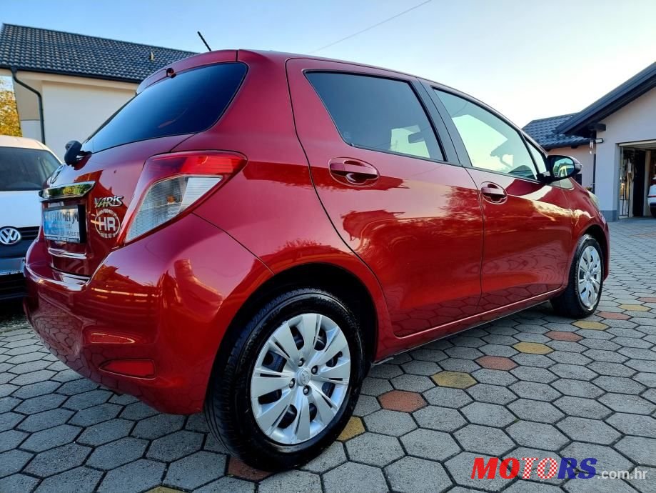 2012' Toyota Yaris photo #5