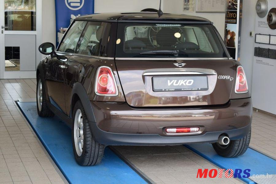 2011' MINI Cooper Cooper D photo #3