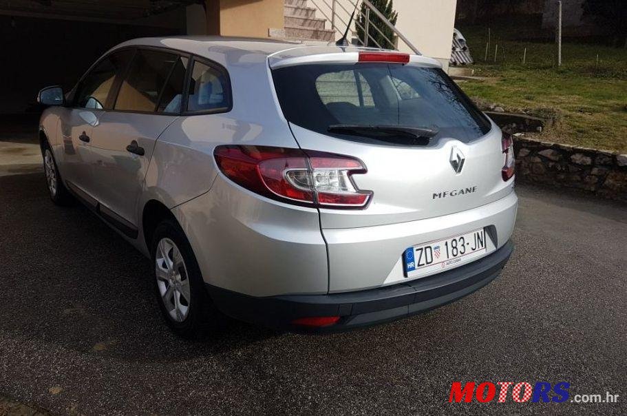2011' Renault Megane Grandtour photo #1
