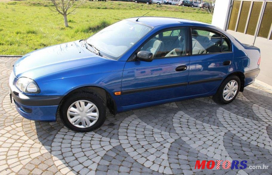 1998' Toyota Avensis 1,6 I photo #2