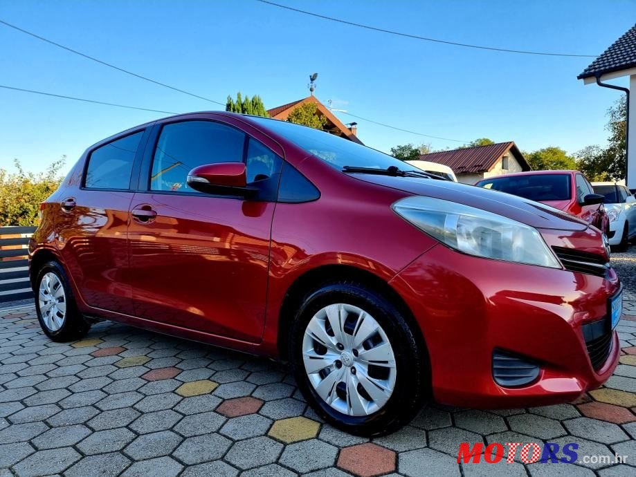2012' Toyota Yaris photo #4