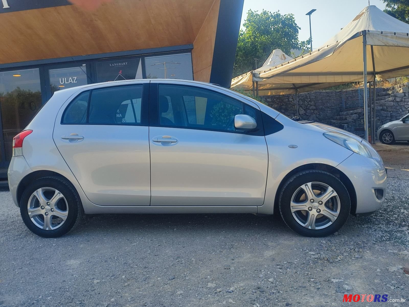 2011' Toyota Yaris 1,3 3 Vvt-I photo #2