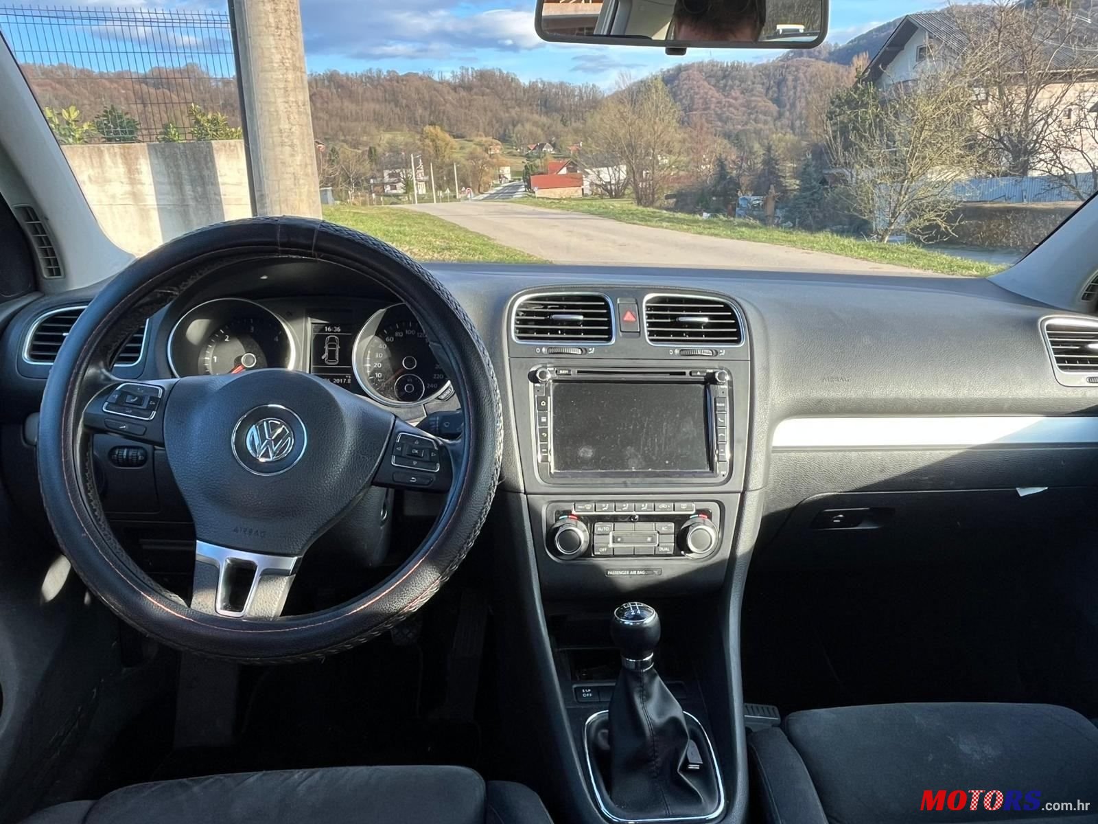 2010' Volkswagen Golf VI 1,6 Tdi photo #5