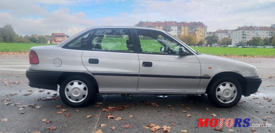 2001' Opel Astra Classic photo #3